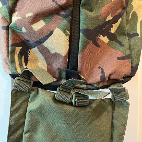 Mystery Ranch Urban Assault 21L backpack, Walkman Backpacks Stick-it Beavertail - Picture 12 of 16